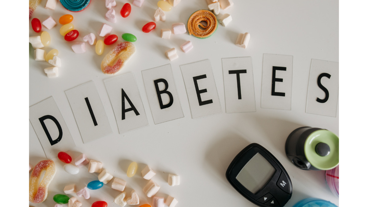Konsumsi makanan yang berpotensi memicu hingga memperparah diabetes tipe 2 adalah salah satu hal yang perlu dihindari. Seseorang dengan, Sumber foto : Klikdokter