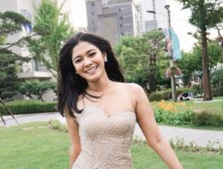 Nana Mirdad: Pesona Elegan dan Seksi dalam Balutan Fashion Terkini