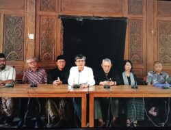 Tokoh Bangsa Bahas Runtuhnya Nilai-Nilai Demokrasi: Gus Mus Ajukan Pemperluasan Forum Kebangsaan