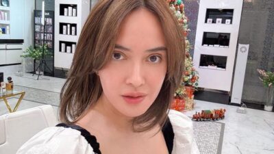 Shandy Aulia Pamer Gaya Rambut Baru di Moscow, Rusia