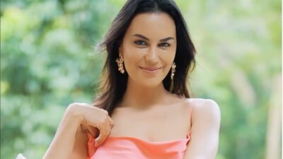 Sophia Latjuba, seorang ikon kecantikan Indonesia, terus menunjukkan bahwa usia hanyalah angka. Dengan pesona cantik, seksi, dan aura awet muda, Sophia (Sumber foto : Detikhot)