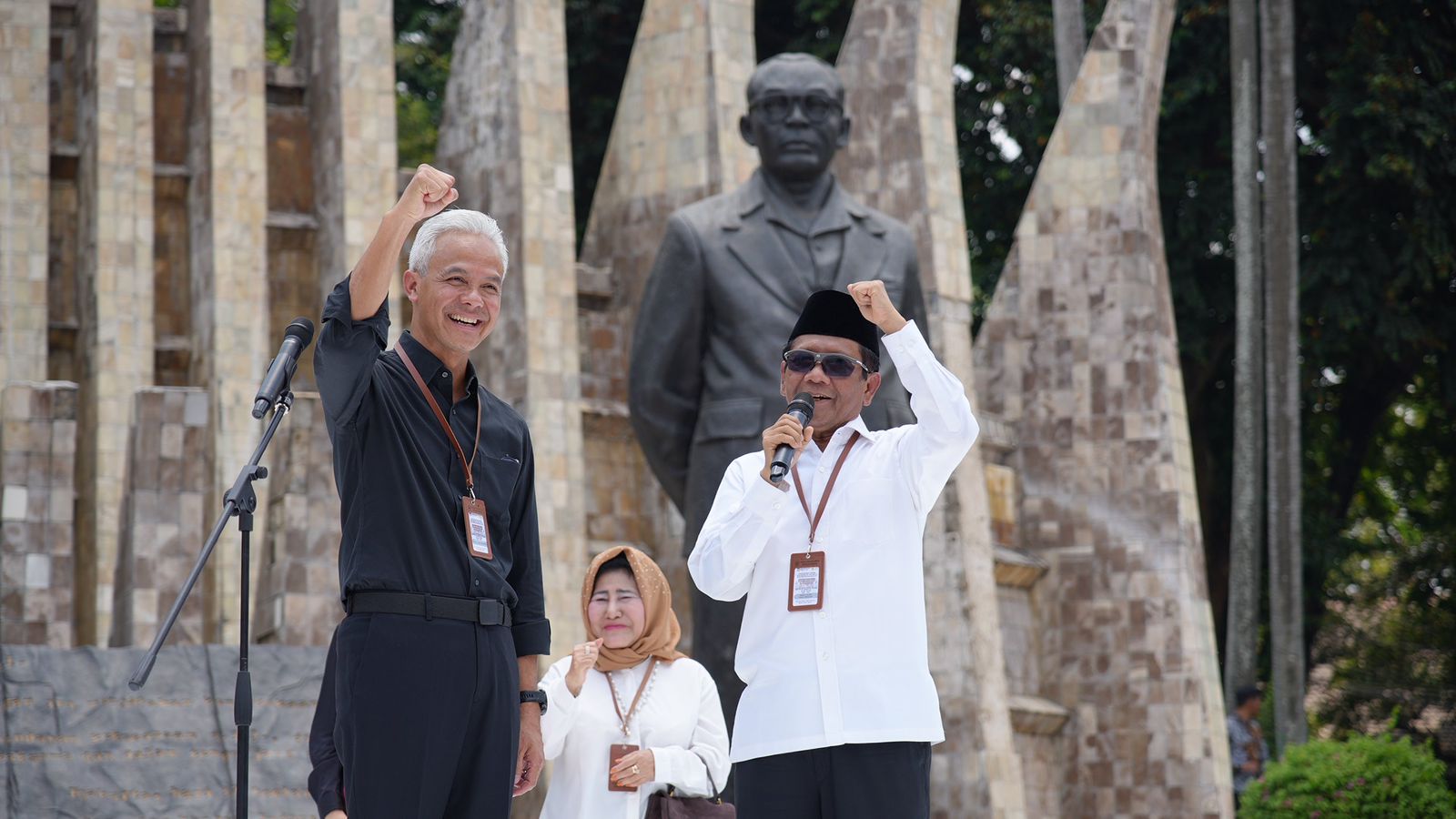 Pada Senin, 27 November 2023, tiga pasangan calon presiden dan calon wakil presiden menghadiri seremoni deklarasi kampanye pemilu 2024 damai (Sumber foto: Gesuri)