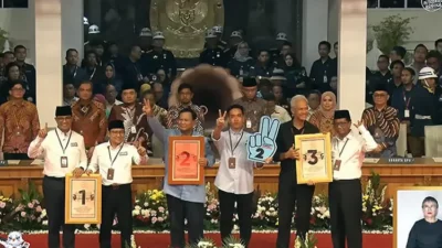 Komisi Pemilihan Umum (KPU) telah mengumumkan nomor urut bagi ketiga pasangan calon presiden dan wakil presiden (capres-cawapres) yang (Sumber foto : Jatimnetwork)