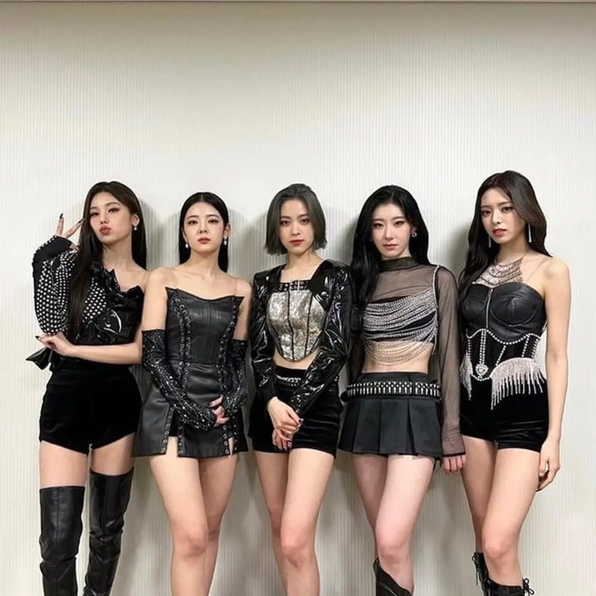 Girl grup ITZY akhirnya mengumumkan jadwal comeback mereka pada bulan Januari tahun depan, disertai dengan rencana untuk melakukan (sumber foto: Fimela.com)