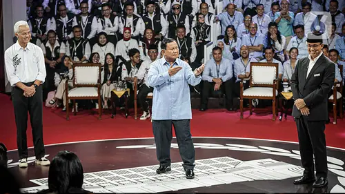 Dalam debat capres pertama yang digelar di kantor Komisi Pemilihan Umum (KPU) pada Selasa (12/12), Prabowo Subianto, calon presiden nomor (Sumber foto: Liputan6)