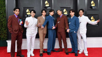 BTS, boyband asal Korea Selatan yang fenomenal, bukan hanya dikenal karena talenta musikal mereka tetapi juga karena selera mewah dalam (Sumber foto : Medcom)