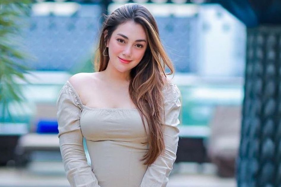 Celine Evangelista, nama yang selalu menjadi perbincangan hangat di tengah masyarakat. Apapun yang dilakukannya, baik dalam karier, kehidupan pribadi, (Sumber foto: Grid.id)