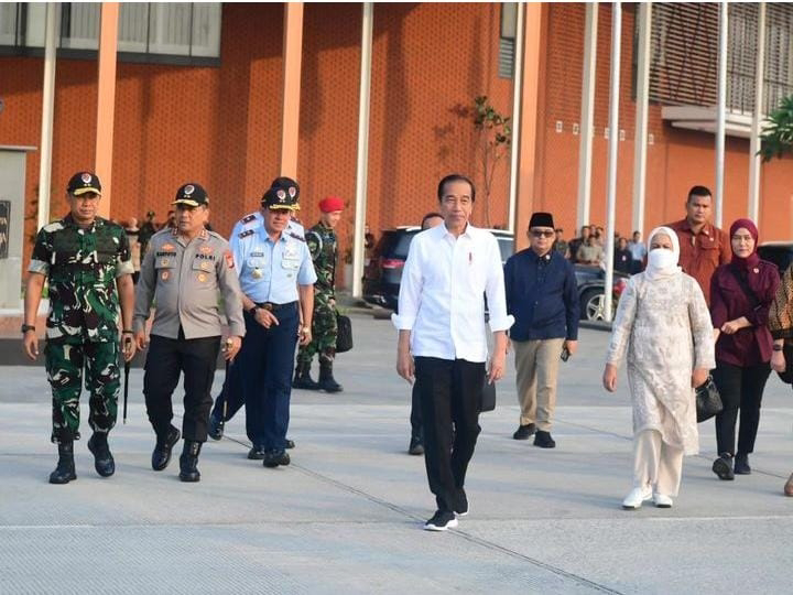 Presiden Joko Widodo (Jokowi) memberikan klarifikasi terkait tudingan bahwa jadwal kunjungan kerjanya di Papua dan Nusa Tenggara Timur (NTT) (Sumber foto: KOMPASBERITA.Id)
