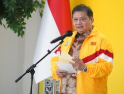 Dasi Kuning Presiden Jokowi: Simbol Nyaman, Makna Politik, dan Respons Partai