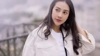 Anya Geraldine, yang dikenal sebagai seorang selebriti serba bisa, mengungkapkan kenyamanannya dalam memerankan karakter selingkuhan Sumber foto: Hops.Id