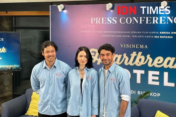 Film "Heartbreak Motel" dipastikan menjadi salah satu proyek terpanas dengan menghadirkan trio aktor papan atas, Laura Basuki, Reza Rahadian (Sumber foto: IDN Times)