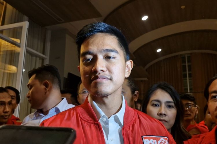 Ketua Umum Partai Solidaritas Indonesia (PSI), Kaesang Pangarep, mengungkapkan keterkejutannya terhadap paparan calon presiden (capres) (Sumber foto : Kompas)