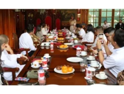 Momen Akrab Menteri Pertahanan Prabowo Subianto dengan Artis Tanah Air