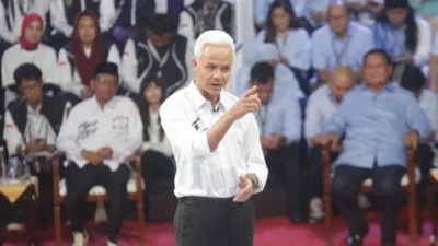 Ganjar Pranowo Tanggapi Santai Hasil Survei: “Fokus Bertemu Masyarakat dan Sampaikan Visi Pro Rakyat