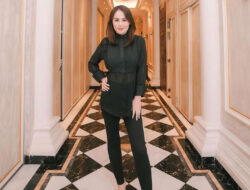 Jennifer Dunn, Pesona Terbaru dalam Balutan Serba Hitam