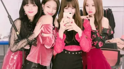 Empat anggota BLACKPINK, salah satu girl group paling populer di dunia, baru-baru ini menyatakan keputusan untuk tidak memperbarui kontrak individu mereka dengan ( Sumber foto : Frambos)