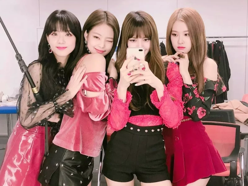 Empat anggota BLACKPINK, salah satu girl group paling populer di dunia, baru-baru ini menyatakan keputusan untuk tidak memperbarui kontrak individu mereka dengan ( Sumber foto : Frambos)