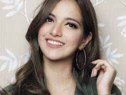 Nia Ramadhani Pamer Tampilan Seksi dengan Gaya Busana Kekinian