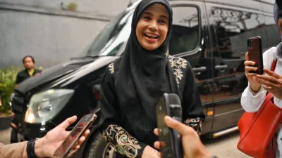 Seiring dengan semakin dekatnya Pemilihan Presiden (Pilpres) 2024, istri dari calon presiden Ganjar Pranowo, yakni Siti Atikoh, turut aktif dalam ( Sumber foto: JawaPos)
