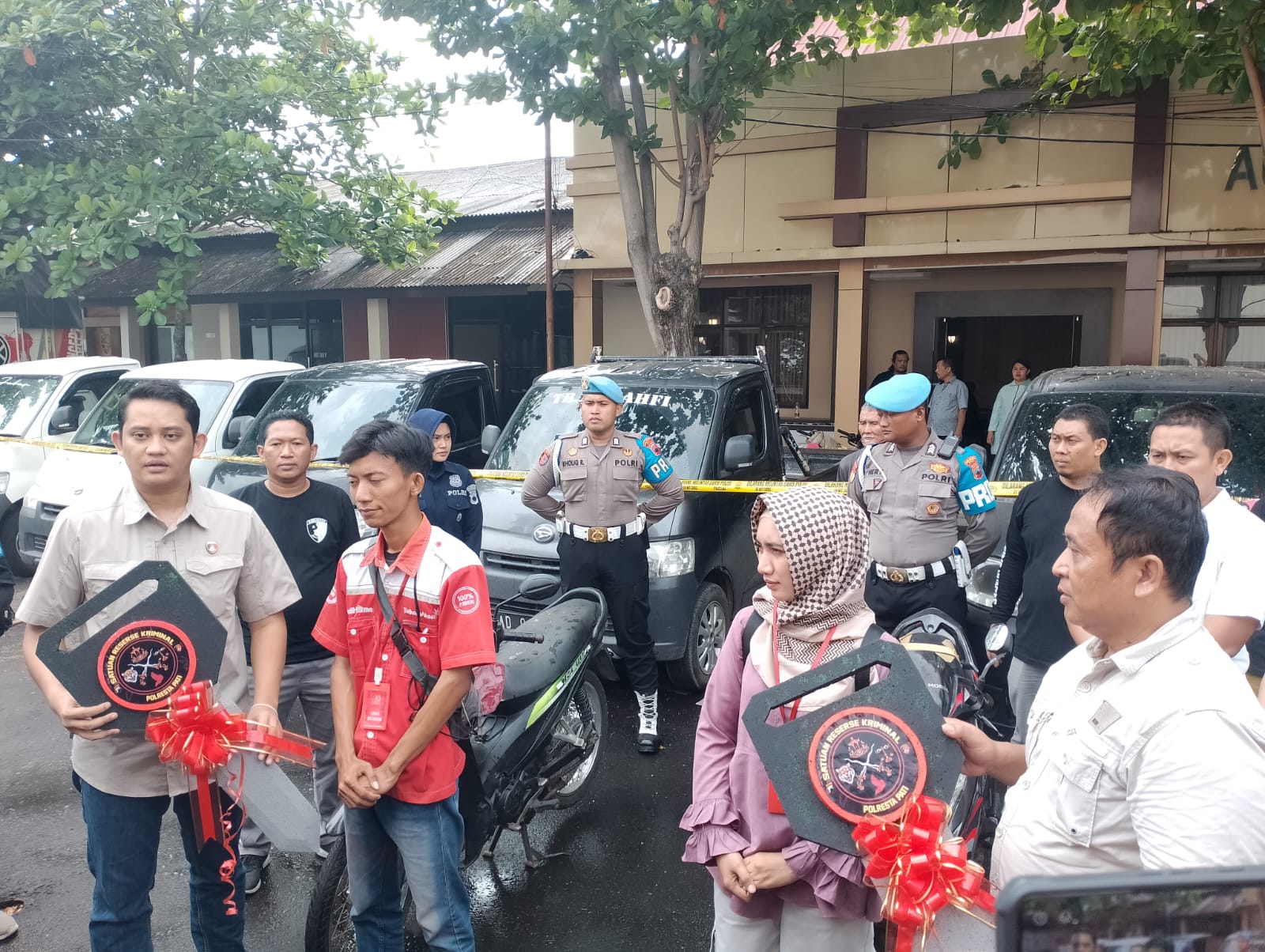 Polresta Pati telah mengembalikan Dua Sepeda motor kepada pemiliknya ketika saat penetapan 8 Pelaku penyelundupan kendaraan ke (Jurnalindo.com)