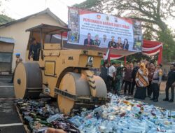 Sitaan Satu Bulan, Polresta Pati Musnahkan Ribuan Botol Miras