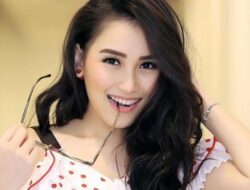 Lucu Abis! Ayu Ting Ting Tak Tahu Cara Pesan Makanan Online