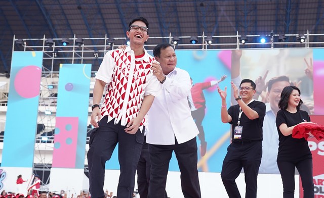 Calon presiden nomor urut 2, Prabowo Subianto, membuat ribuan relawan PSI tertawa saat tampil di perayaan HUT ke-9 Partai Solidaritas Indonesia (Sumber foto : Halo Semarang)
