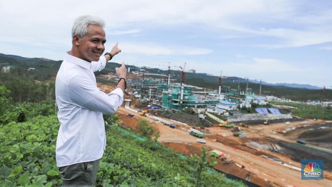 Calon Presiden nomor urut 3, Ganjar Pranowo, disorot oleh pengamat politik dari Universitas Indonesia, Aditya Perdana, terkait pembangunan (Sumber foto: CNBC)