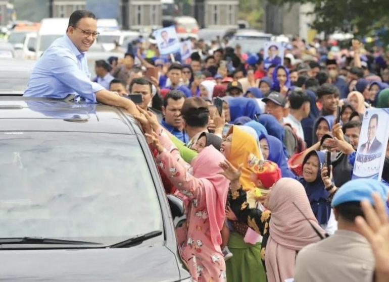 Pada Pilpres 2024, calon presiden dari Koalisi Perubahan, Anies Baswedan, menjadi idola di kalangan emak-emak. Meskipun tokoh muda dan (Sumber foto: Rakyat Merdeka)