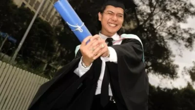 Iqbaal Ramadhan Resmi Lulus sebagai Sarjana Jurusan Media Komunikasi