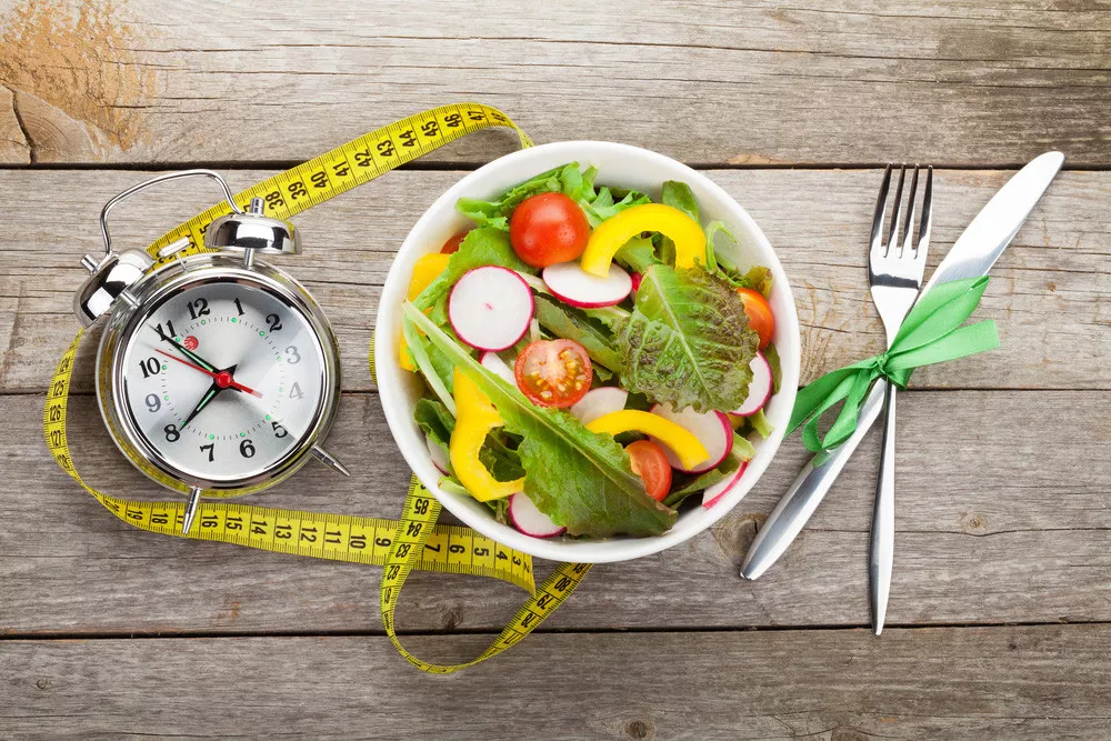 Melakukan rutinitas konsumsi makanan bukan hanya sekadar kebutuhan dasar tubuh, tetapi juga kunci utama untuk menjaga kesehatan optimal. Salah satu (Sumber foto : KlikDokter)