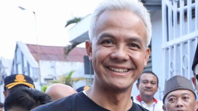 Calon Presiden nomor urut 3, Ganjar Pranowo, menyindir sejumlah purnawirawan jenderal yang sebelumnya memecat Prabowo Subianto dari keanggotaan TNI. Meskipun dulu (Sumber foto : Liputan6)