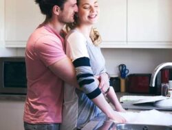 Cara Efektif Buat Suami Nyaman dan Betah Berlama-lama di Rumah