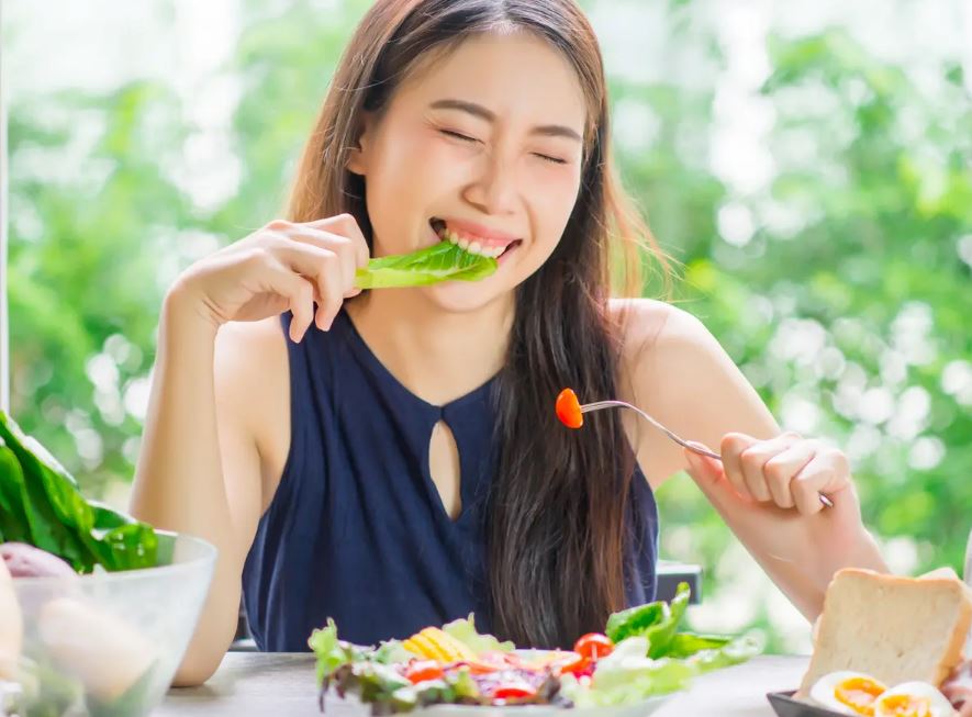 Mengelola kebiasaan makan sebelum tidur dapat menjadi tantangan tersendiri. Meski begitu, dengan pilihan makanan (Sumber foto : Atome)