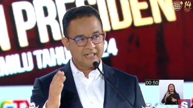 Calon Presiden nomor urut satu, Anies Baswedan, menyatakan keheranannya terhadap pernyataan Presiden Joko Widodo alias Jokowi yang mengomentari debat capres ketiga ( Sumber foto : Suara.com)