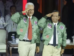Ganjar Pranowo Tampil Trendi di Debat Capres: Jaket Bomber yang Menyimpan Sejarah