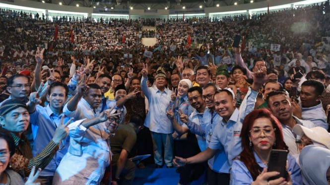 Calon Presiden nomor urut dua, Prabowo Subianto, membagikan kisah persahabatannya dengan Presiden Joko Widodo (Jokowi) saat menghadiri acara Konfederasi Serikat (Sumber foto : Viva)