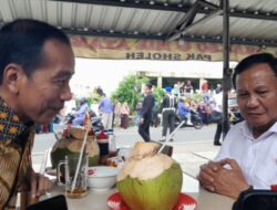 Makan Bakso Bersama di Warung Kecil, Pertemuan Akrab Jokowi dan Prabowo