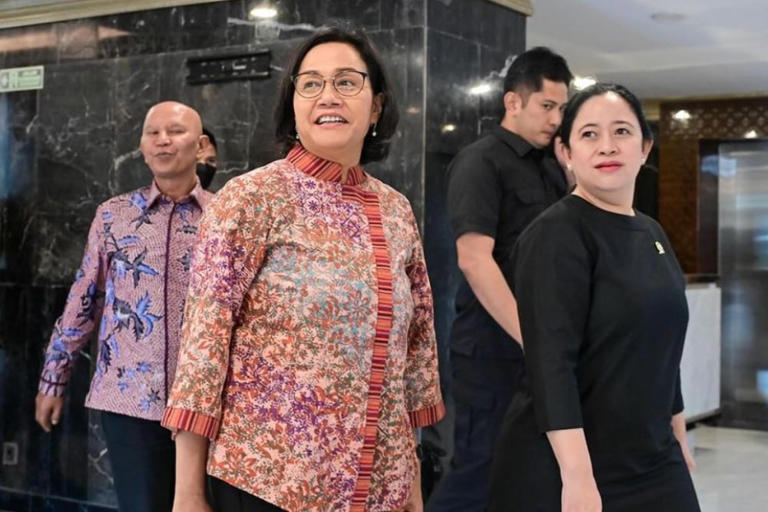 Menteri Keuangan (Menkeu) Sri Mulyani Indrawati melakukan pertemuan dengan Ketua DPR Puan Maharani beserta Wakil Menteri Keuangan Suahasil Nazara dan (Sumber foto: Bisnis.com)