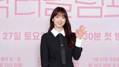 Park Shin Hye Kembali ke Layar Kecil dengan Doctor Slump, Pengalaman Syuting Pasca-Rehat dan Reuni dengan Park Hyung Sik