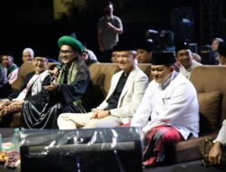 Ganjar Pranowo Rayakan Malam Tahun Baru dengan Istighosah Bersama Ribuan Warga Semarang