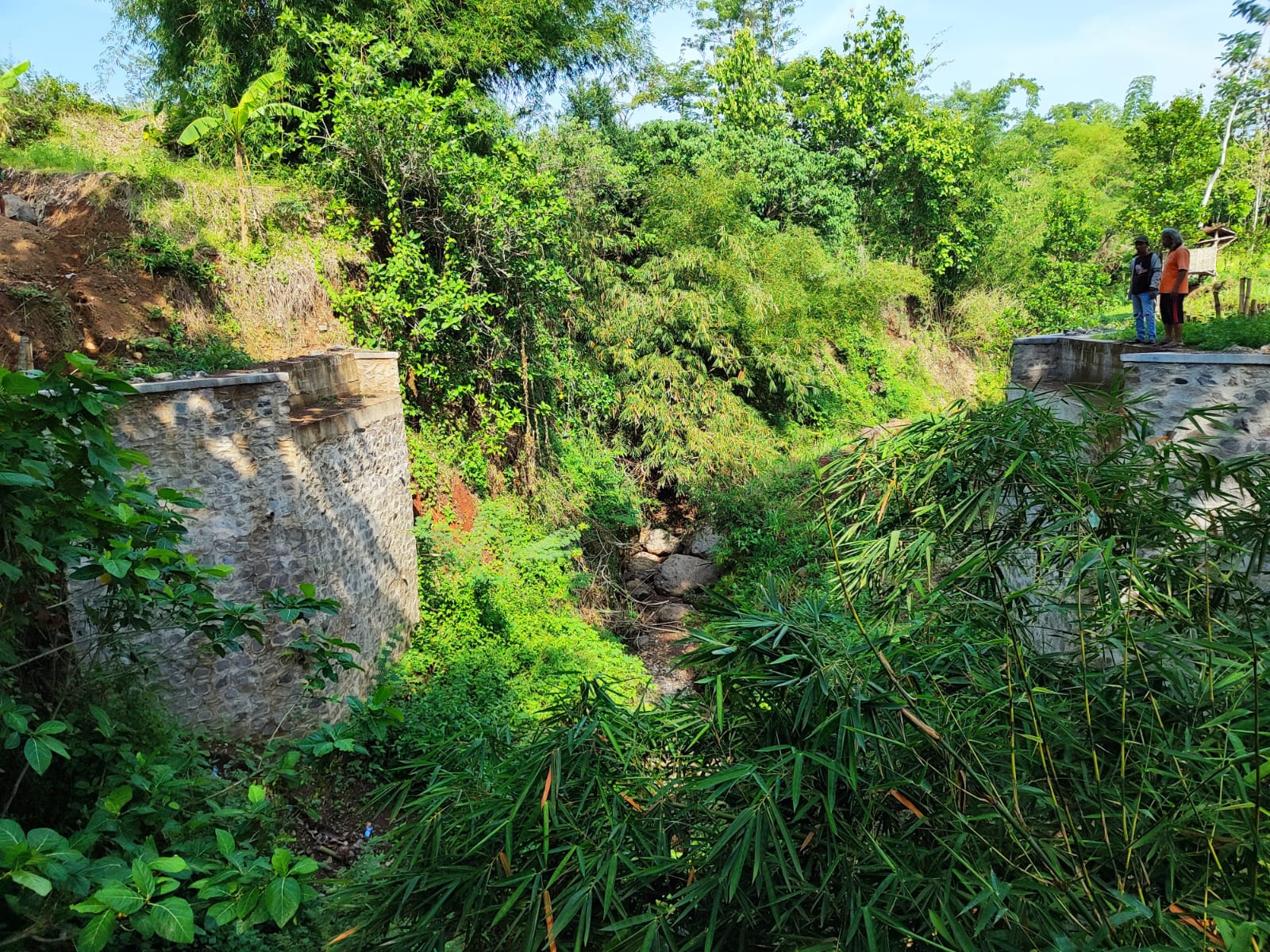Pembangunan jembatan yang menghubungkan antar Dukuh Tempel Desa Sumbermulyo dengan Dukuh Jugo Desa Tlogosari, Kecamatan Tlogowungu, Kabupaten Pati, (Jurnalindo.com)