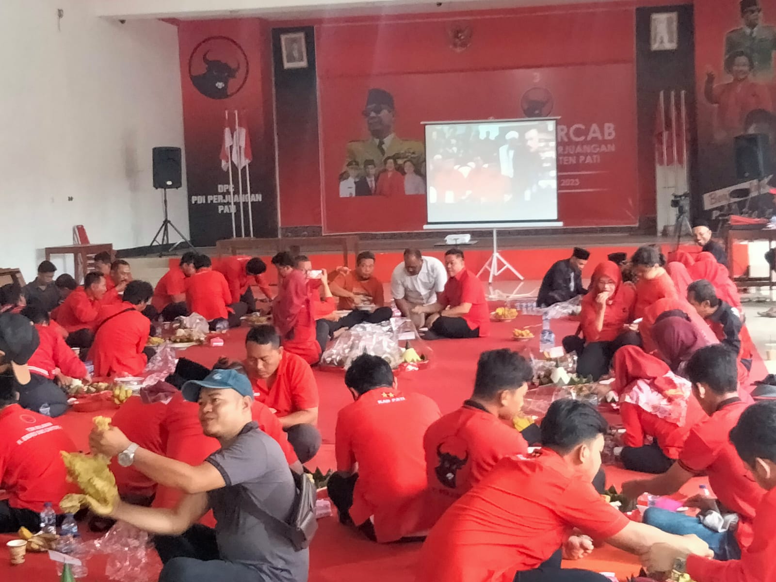 Dewan Pimpinan Cabang (DPC) Partai Demokrasi Indonesia Perjuangan (PDIP) Kabupaten Pati menargetkan sebanyak 17 Kursi, ungkapan tersebut berbarengan Hari Ulang (Jurnalindo.com)