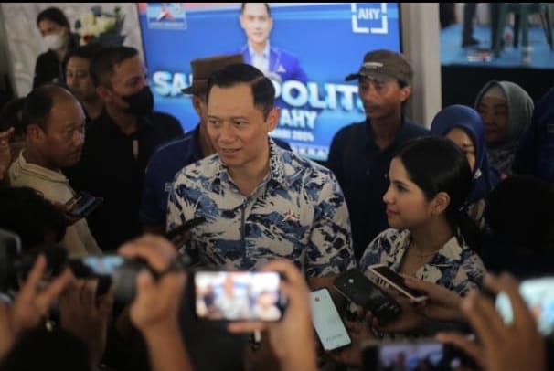 Pada safari politik ke Pati, Selasa (16/1) Ketua Umum (Ketum) Partai Demokrat Agus Harimurti Yudhoyono alias AHY di depan awak media. Ia menyampaikan fokus terhadap (Jurnalindo.com)