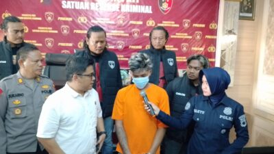 Polresta Pati mengadakan pers rilis pasca penangkapan tersangka kasus pembunuhan terhadap Sutriman perangkat desa (bayan) Desa Giling, Kecamatan Gunungwungkal, (Jurnalindo.com)