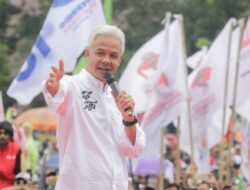 Ganjar Pranowo: Makan Bersama Jokowi-Prabowo, Simbol Dukungan yang Multitafsir