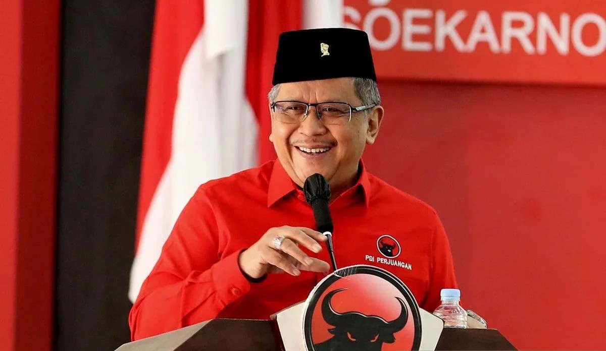 Sekretaris Jenderal Partai Demokrasi Indonesia Perjuangan (PDI-P), Hasto Kristiyanto, memberikan analisis terkait pertemuan antara Presiden Joko Widodo (Jokowi) (Sumber foto : NarasiTv)