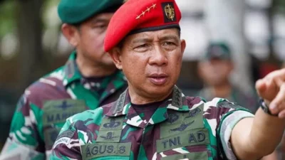 Panglima TNI, Jenderal TNI Agus Subiyanto, menyatakan bahwa penanganan tindakan penganiayaan terhadap relawan calon presiden dan wakil presiden Ganjar Pranowo (Sumber foto : Kompas)