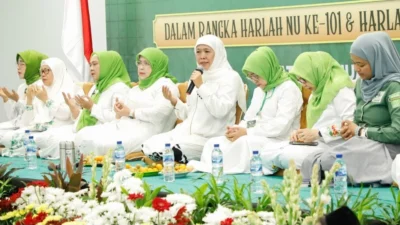 Ketua Umum Pengurus Pusat (PP) Muslimat Nahdlatul Ulama (NU), Khofifah Indar Parawansa, menyampaikan permohonan maaf kepada pengendara dan pengguna jalan (Sumber foto : NU Online)