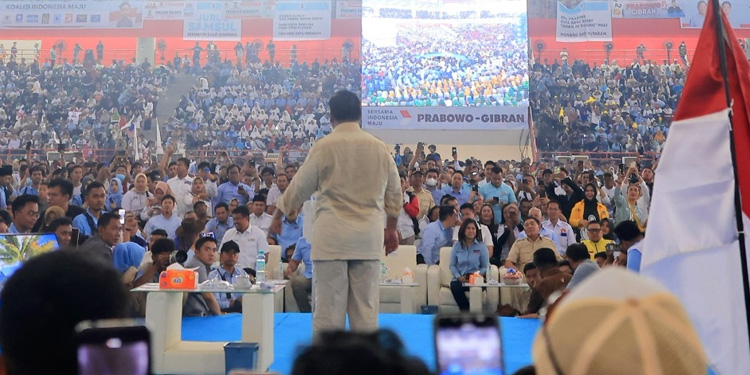 Calon Presiden Nomor Urut 2, Prabowo Subianto, menghadiri acara Rapat Pimpinan Nasional (Rapimnas) Konfederasi Serikat Pekerja Nusantara (KSPN) di Hotel Sutan Raja (Sumber foto : Suara.com)